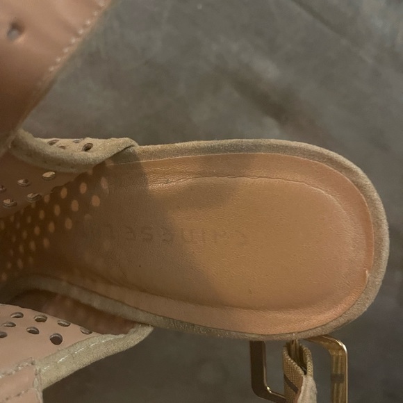 Soft suede Chinese Laundry wedge sandals - Picture 2 of 2